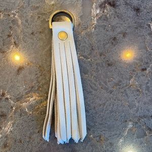 NWOT 🦄 Portland Leather Small Tassel Keychain in Beluga